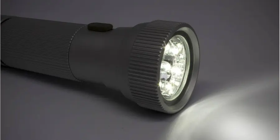 Come accendere la torcia sul Samsung Galaxy S4, S5, S6 e J5