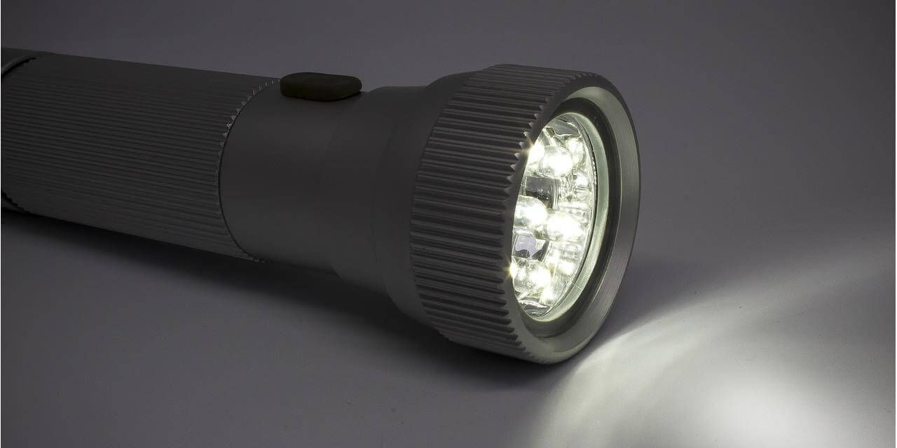 Come accendere la torcia sul Samsung Galaxy S4, S5, S6 e J5